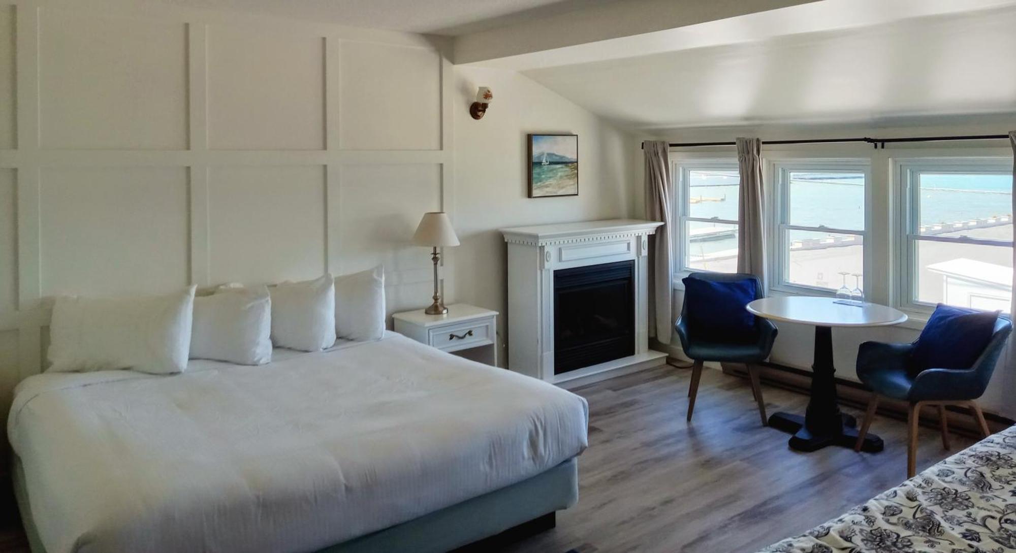 Hotel Wolfe Island Marysville エクステリア 写真