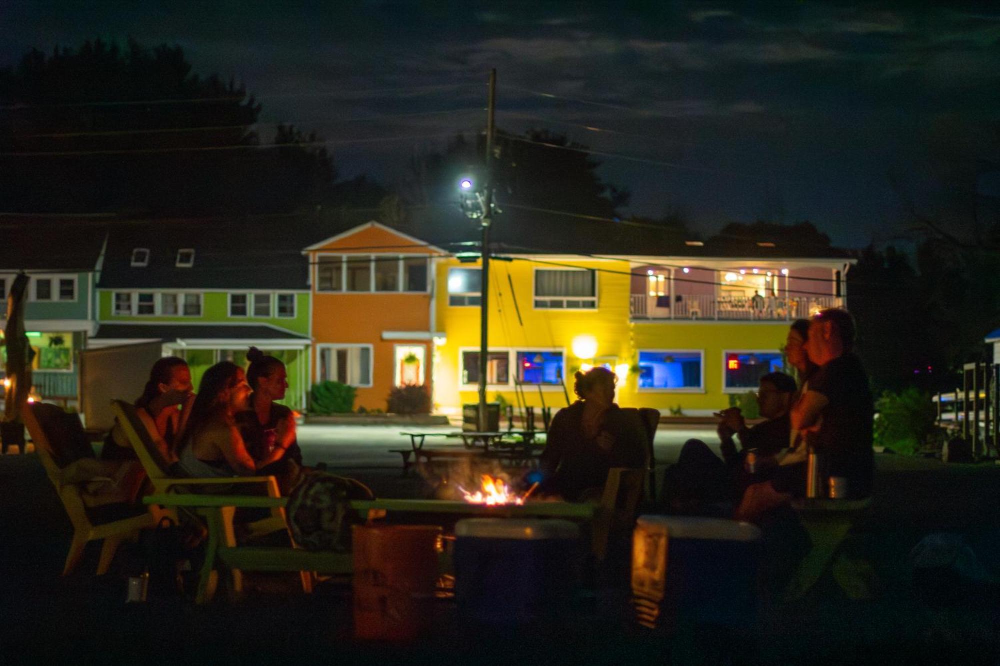 Hotel Wolfe Island Marysville エクステリア 写真