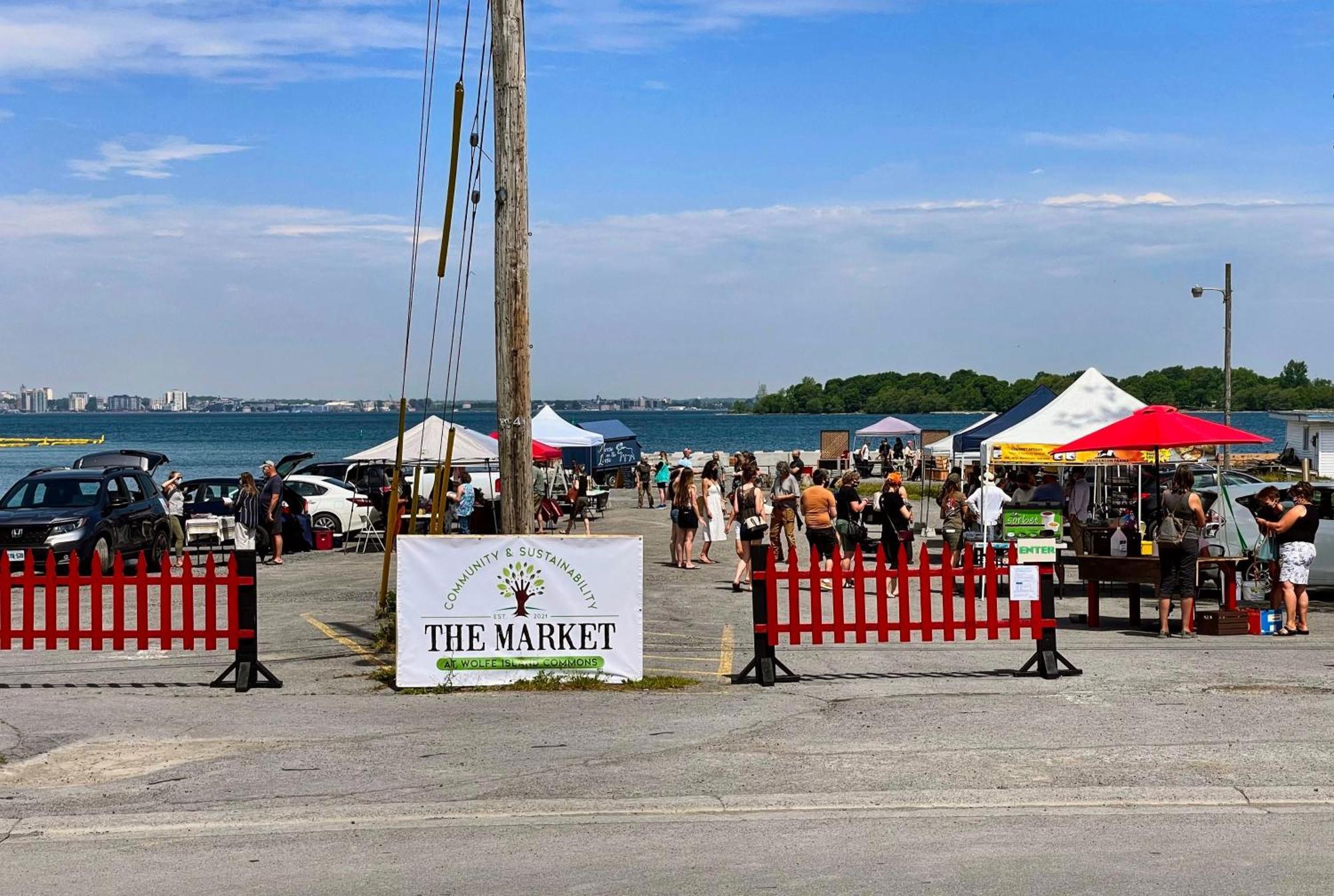 Hotel Wolfe Island Marysville エクステリア 写真