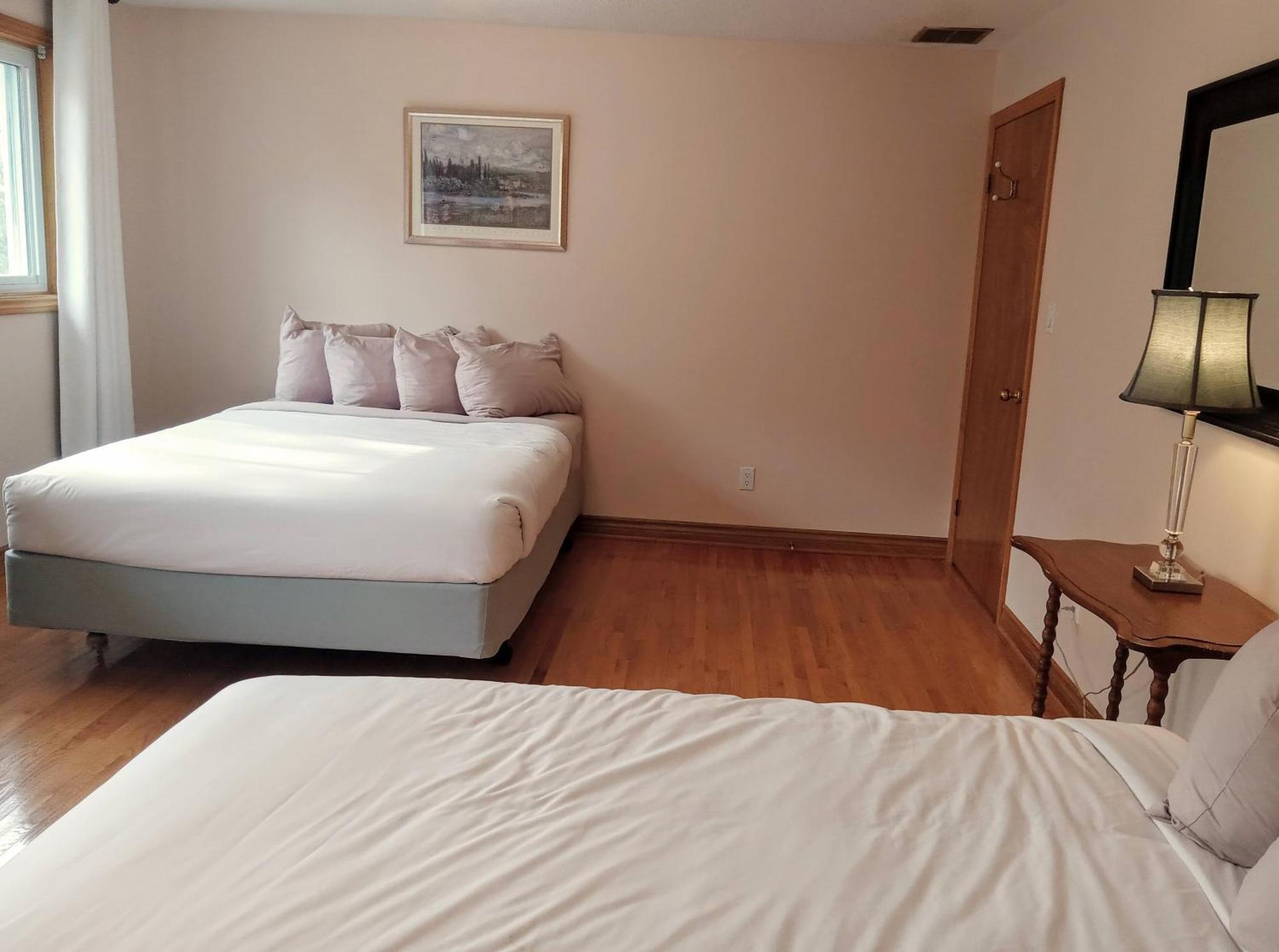 Hotel Wolfe Island Marysville エクステリア 写真