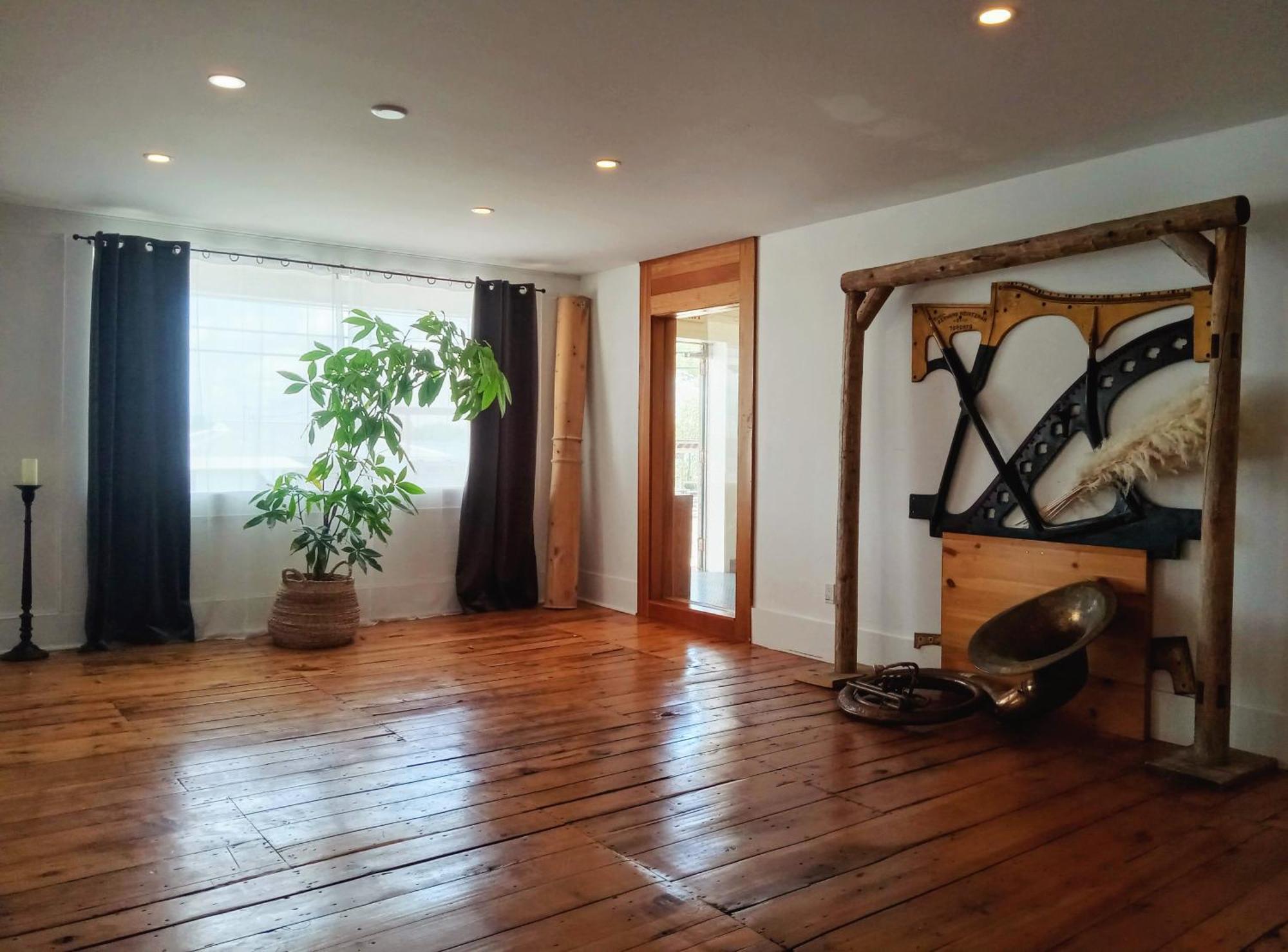 Hotel Wolfe Island Marysville エクステリア 写真